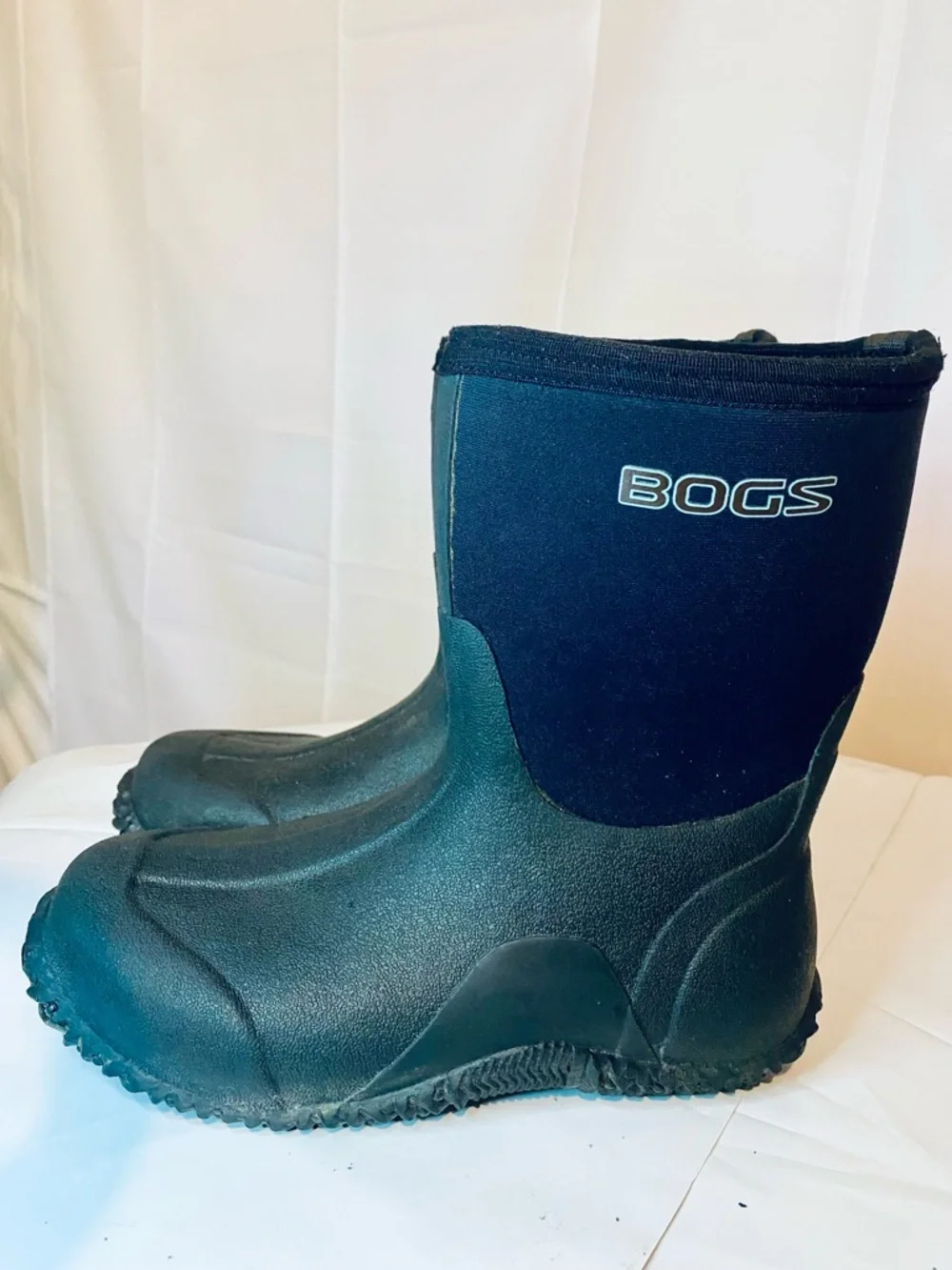 Bogs Women's Blue and Black Winter Rain Boots Size 8